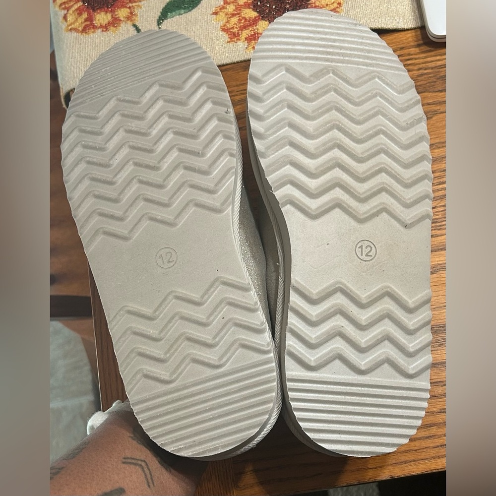 Women’s slippers - Picture 3 of 3